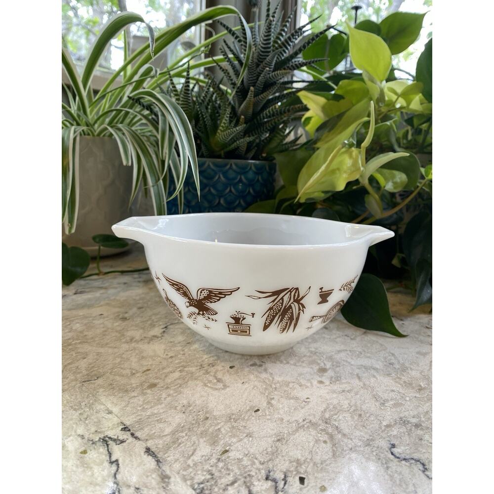 Vintage Pyrex Early American 441 Bowl – 1 1/2 Pint Brown American Eagle Pattern